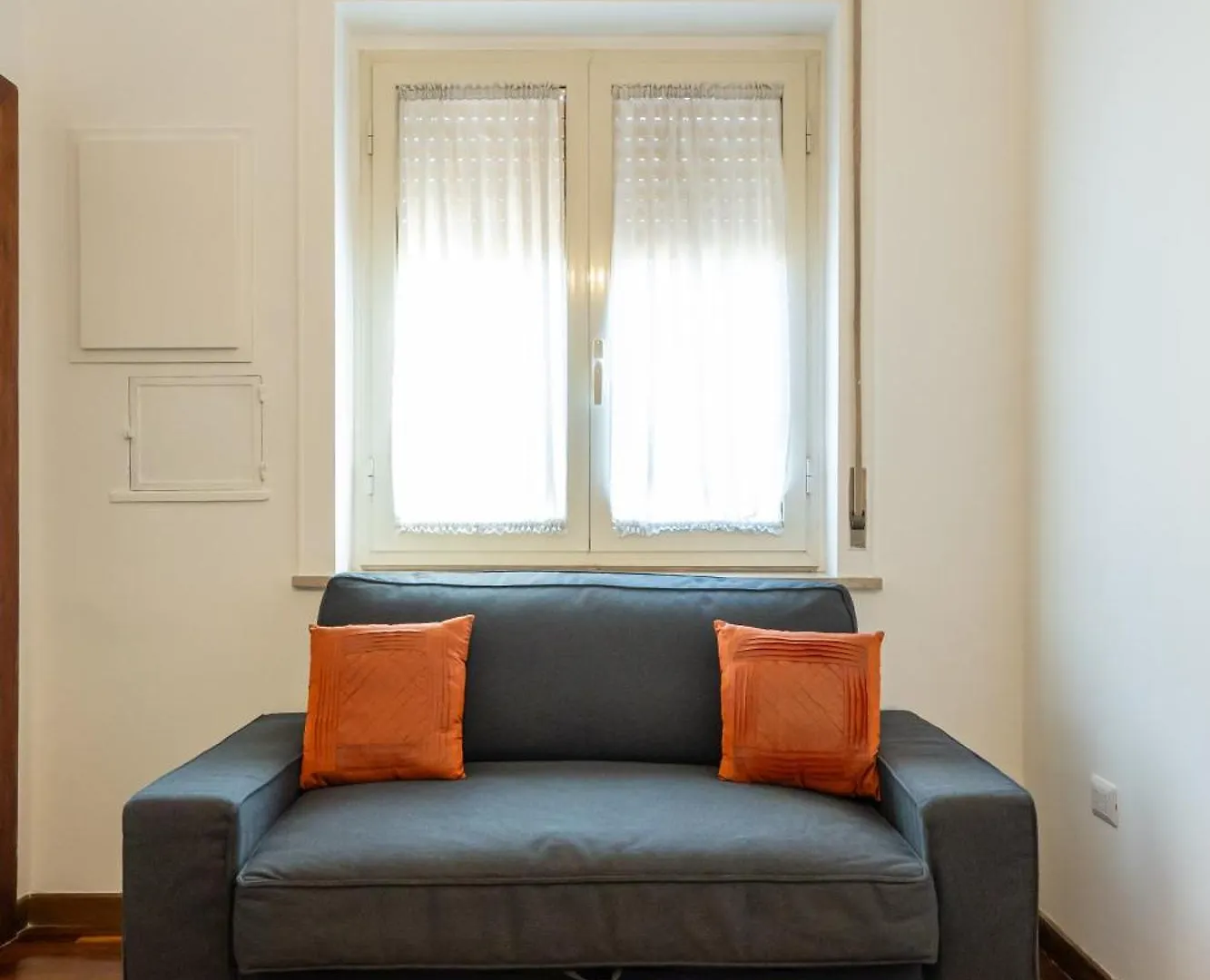 Donna Giovannina Naples 0*,